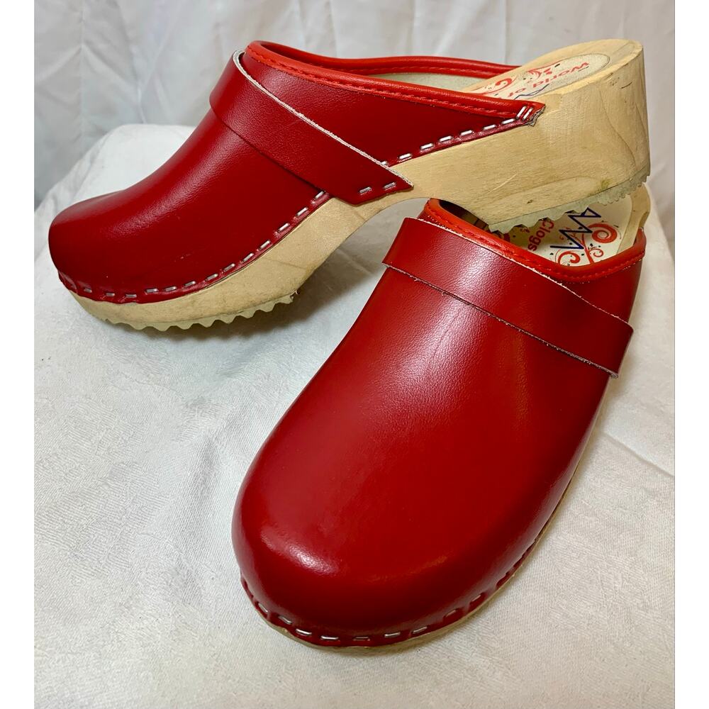 AM Bright Red Clogs - Picture 3 of 5